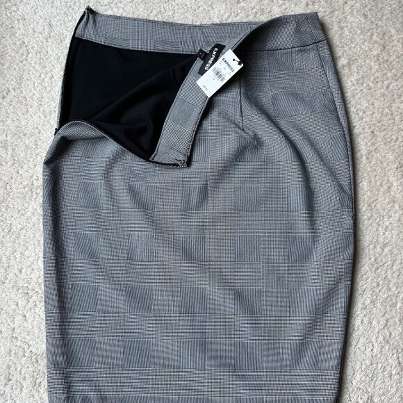 Lady's Plaid Asymmetrical Skirt by Express - NWT, Size 4, Gray - Picture 2 of 5